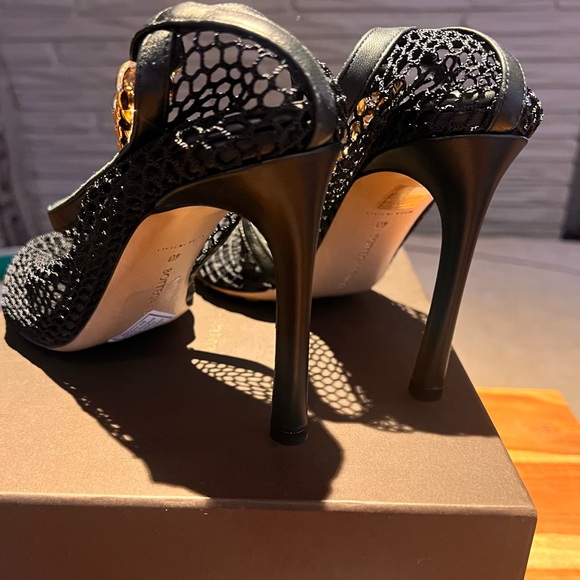 Bottega Veneta mesh chain link pumps
Box & dust bag included! - Picture 5 of 16